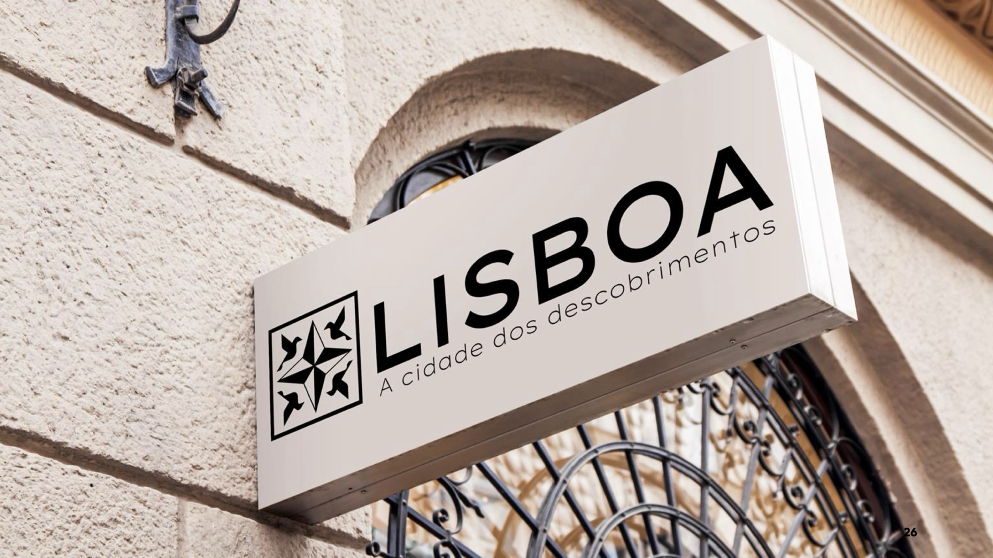 Placa de fachada com o logótipo Lisboa, a cidade dos descobrimentos